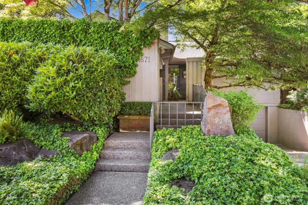1871 40th Avenue E Seattle WA 98112