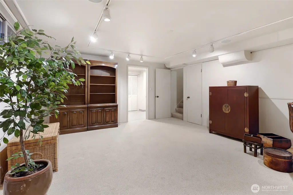 1871 40th Avenue E Seattle WA 98112