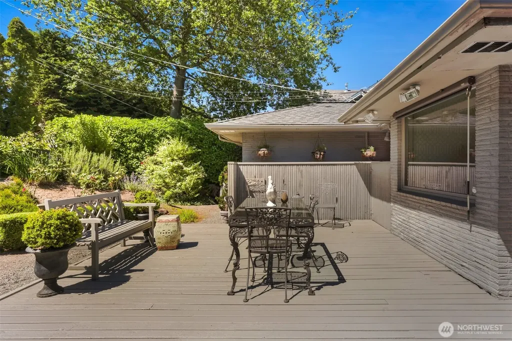 1871 40th Avenue E Seattle WA 98112