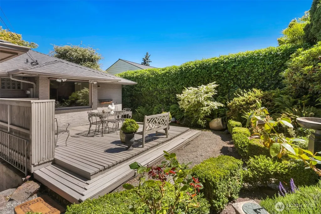 1871 40th Avenue E Seattle WA 98112