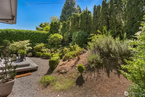 1871 40th Avenue E Seattle WA 98112