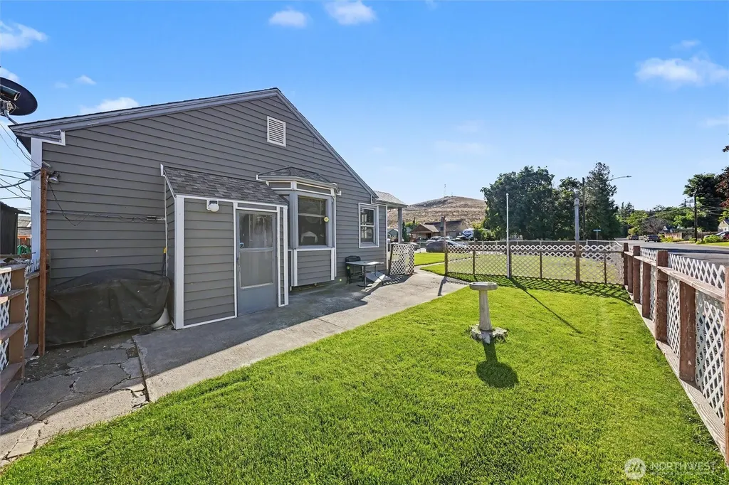 204 E Street SW Ephrata WA 98823