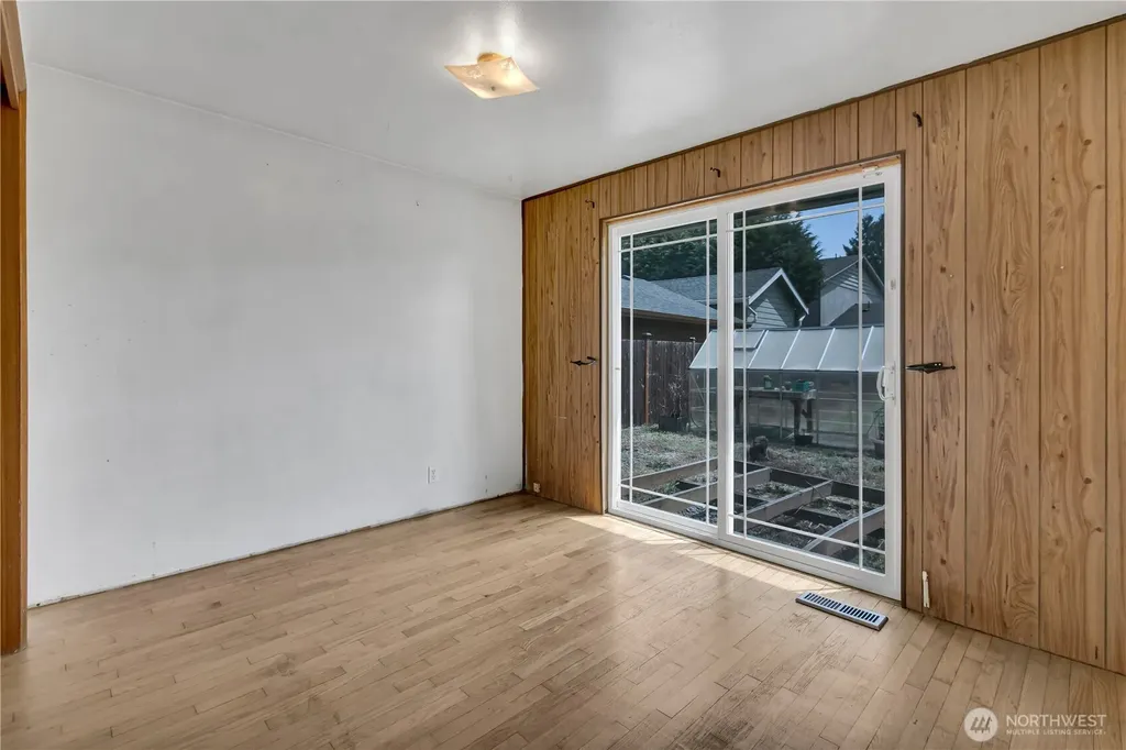 109 Pacific Avenue S Pacific WA 98047
