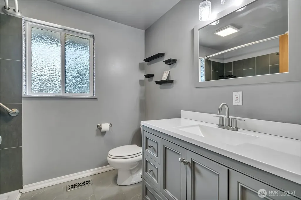 109 Pacific Avenue S Pacific WA 98047
