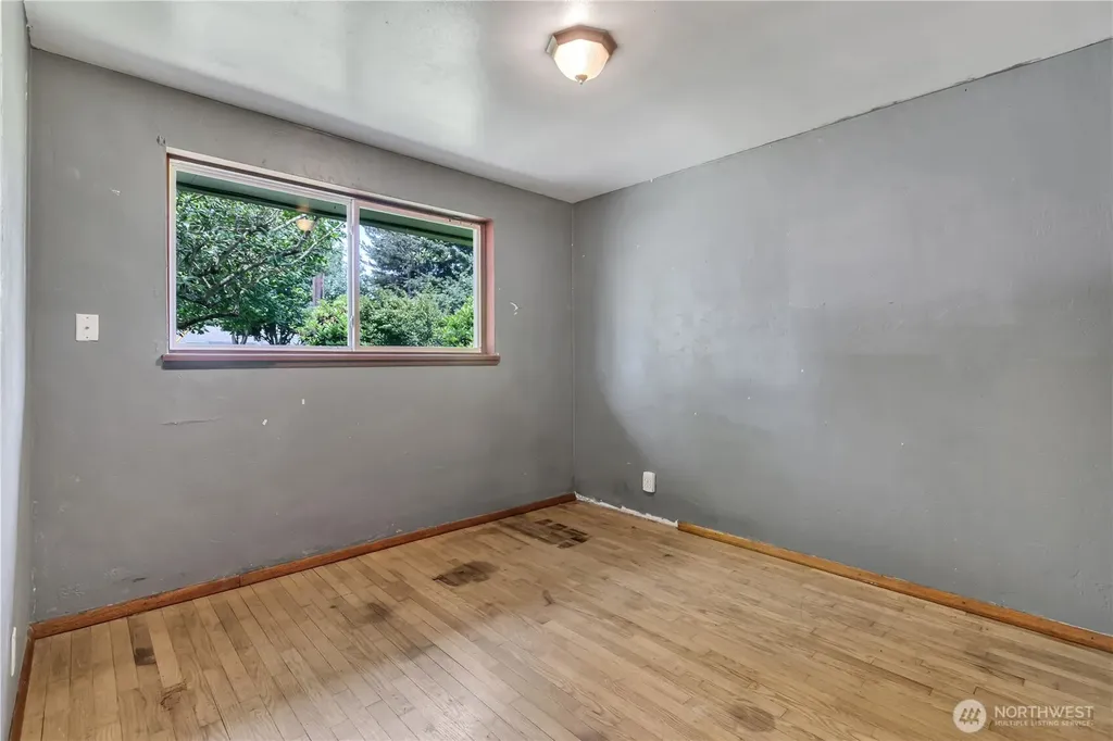 109 Pacific Avenue S Pacific WA 98047
