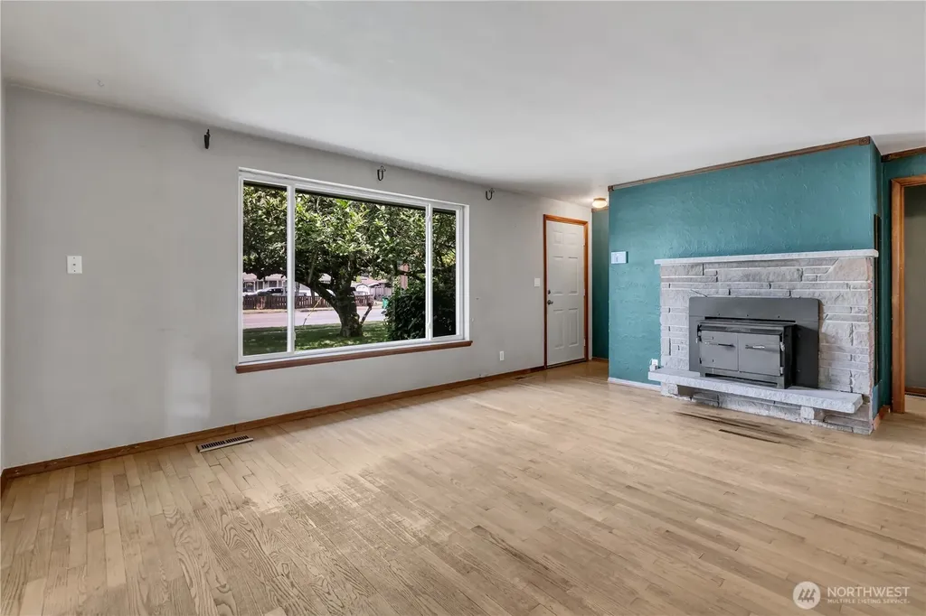 109 Pacific Avenue S Pacific WA 98047