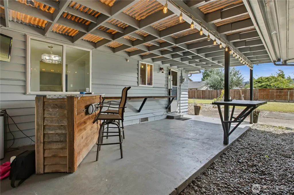109 Pacific Avenue S Pacific WA 98047