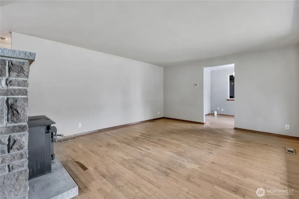 109 Pacific Avenue S Pacific WA 98047