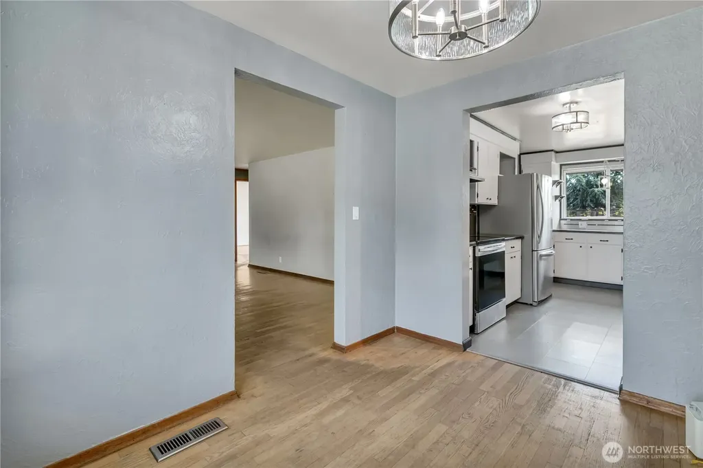 109 Pacific Avenue S Pacific WA 98047