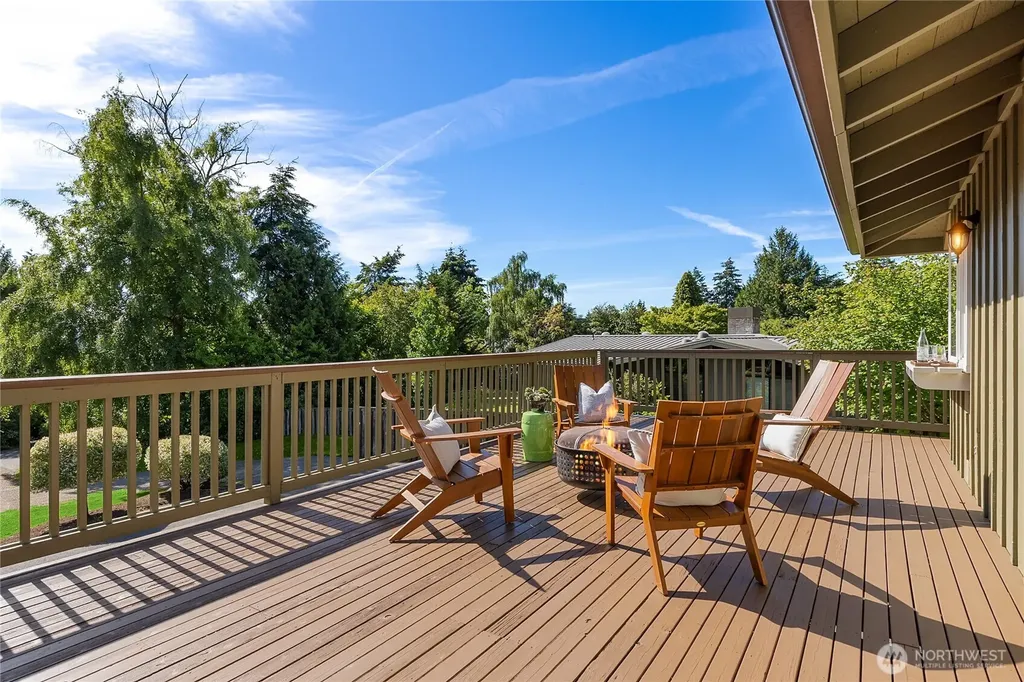398 Ferncliff Avenue NE Bainbridge Island WA 98110