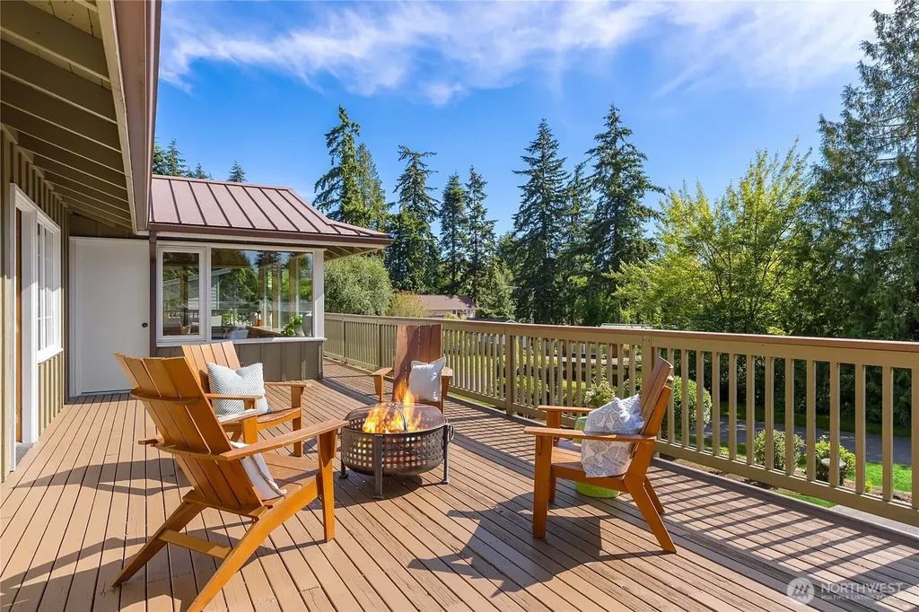398 Ferncliff Avenue NE Bainbridge Island WA 98110