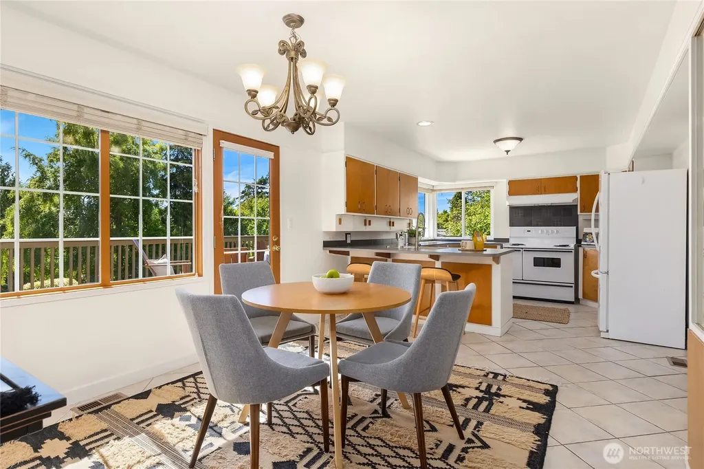 398 Ferncliff Avenue NE Bainbridge Island WA 98110