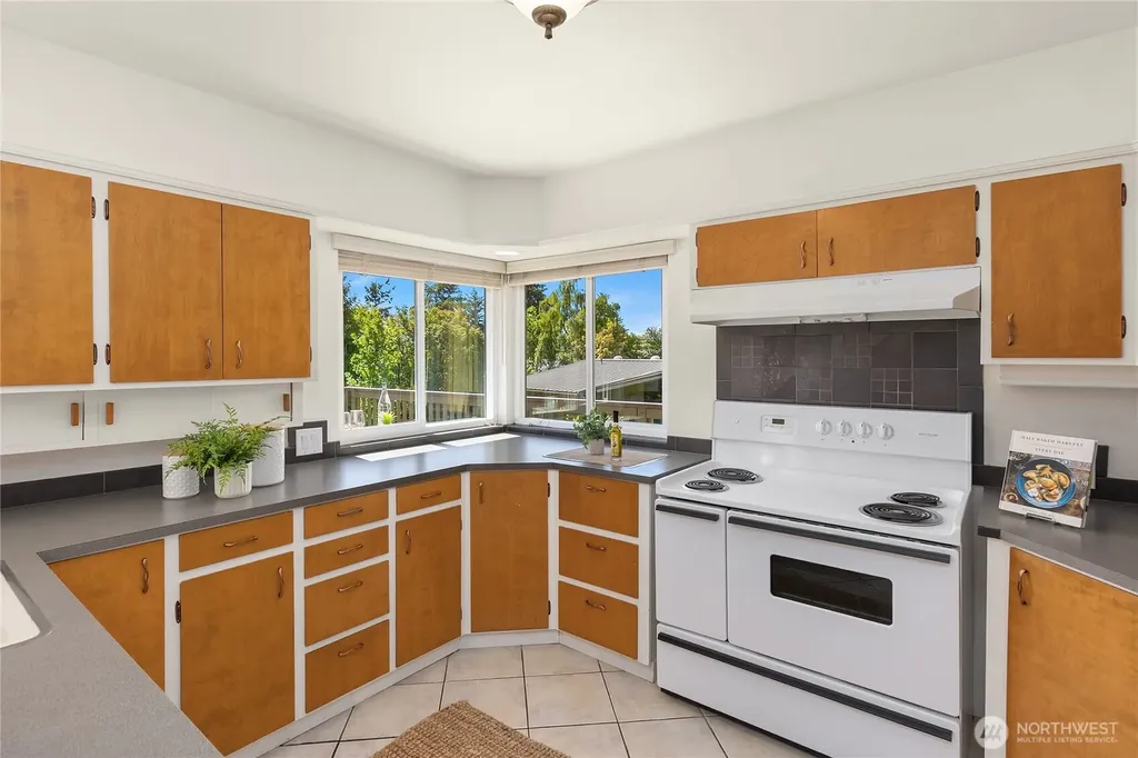 398 Ferncliff Avenue NE Bainbridge Island WA 98110