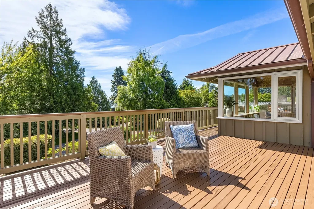 398 Ferncliff Avenue NE Bainbridge Island WA 98110