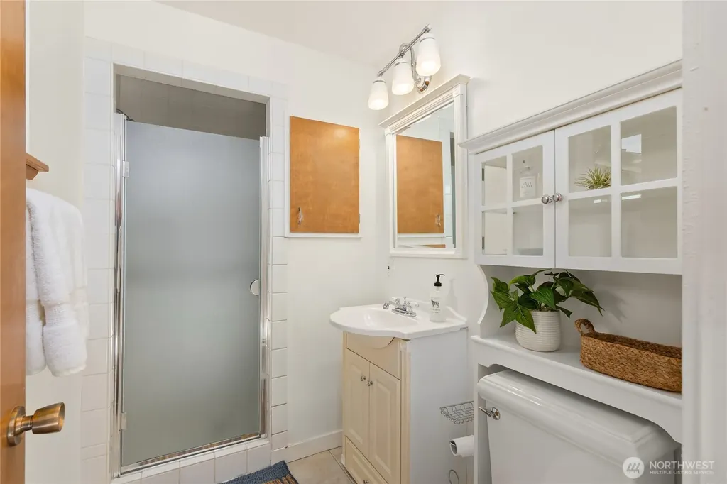 398 Ferncliff Avenue NE Bainbridge Island WA 98110