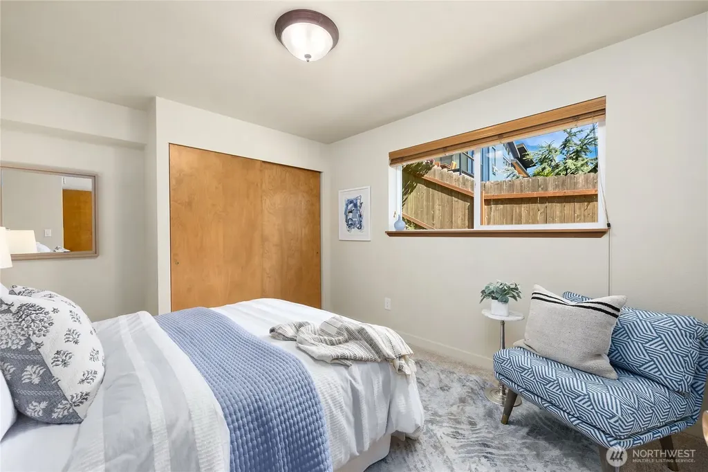 398 Ferncliff Avenue NE Bainbridge Island WA 98110
