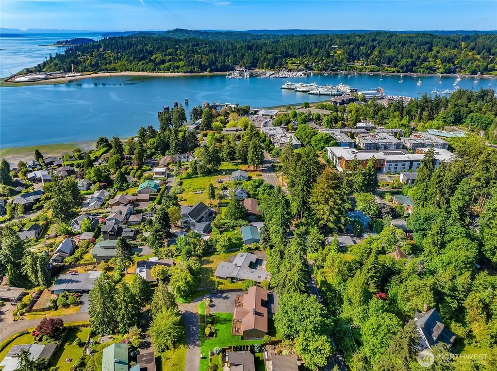 398 Ferncliff Avenue NE Bainbridge Island WA 98110
