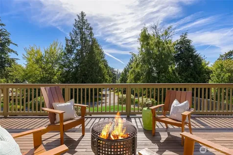 398 Ferncliff Avenue NE Bainbridge Island WA 98110