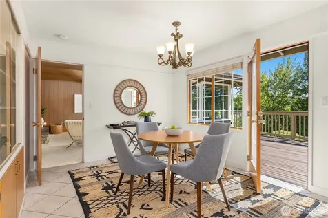 398 Ferncliff Avenue NE Bainbridge Island WA 98110