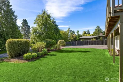 398 Ferncliff Avenue NE Bainbridge Island WA 98110