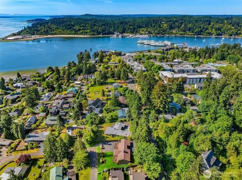 398 Ferncliff Avenue NE Bainbridge Island WA 98110