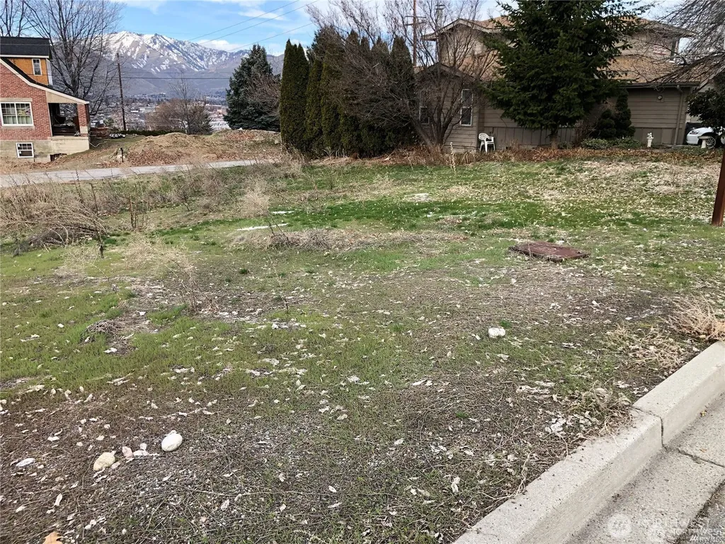 1084 Corum Circle East Wenatchee WA 98802
