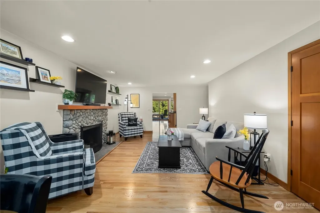 3605 Lakeridge Drive E Lake Tapps WA 98391