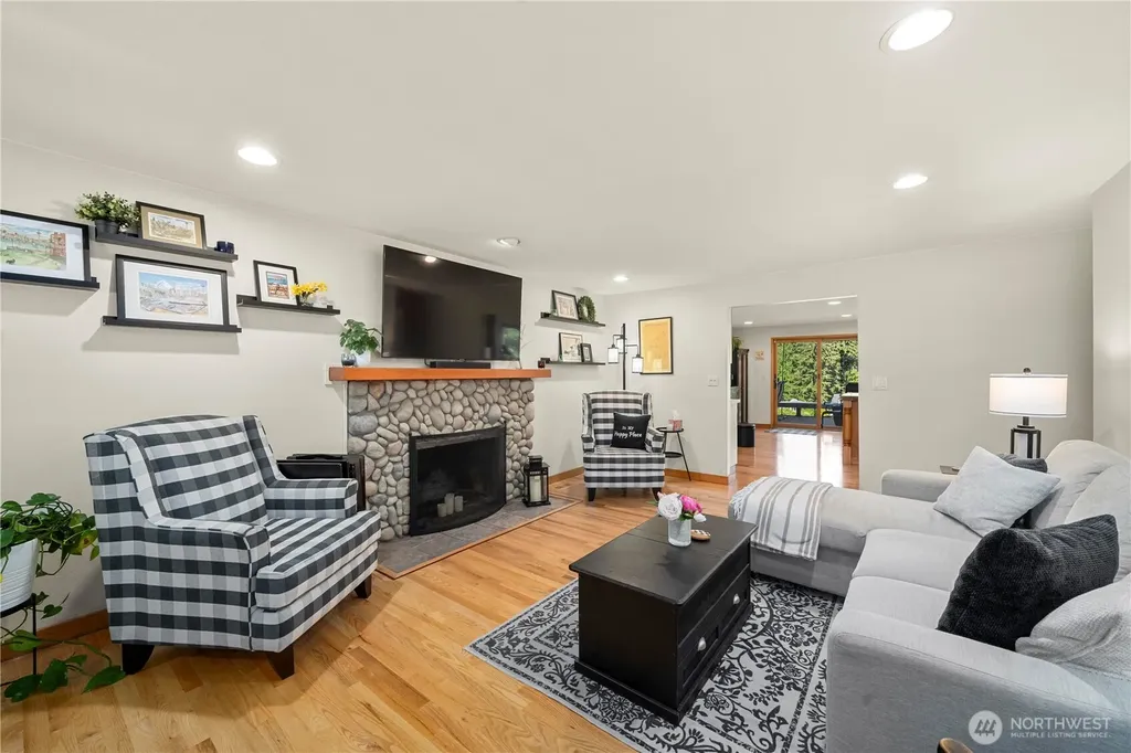 3605 Lakeridge Drive E Lake Tapps WA 98391