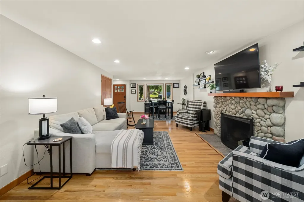 3605 Lakeridge Drive E Lake Tapps WA 98391