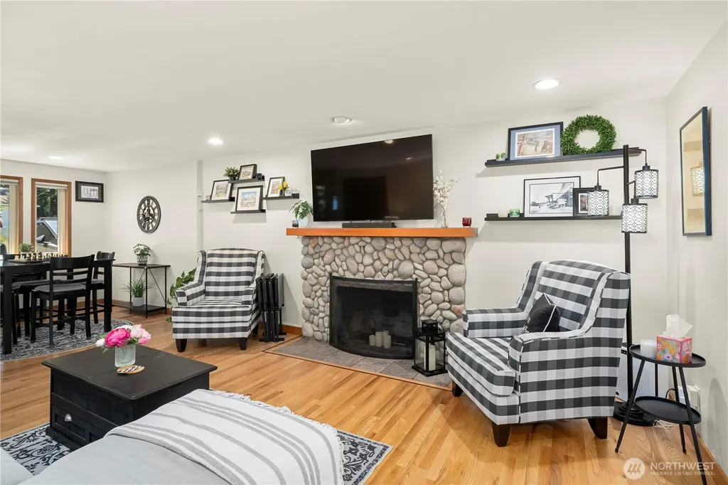 3605 Lakeridge Drive E Lake Tapps WA 98391
