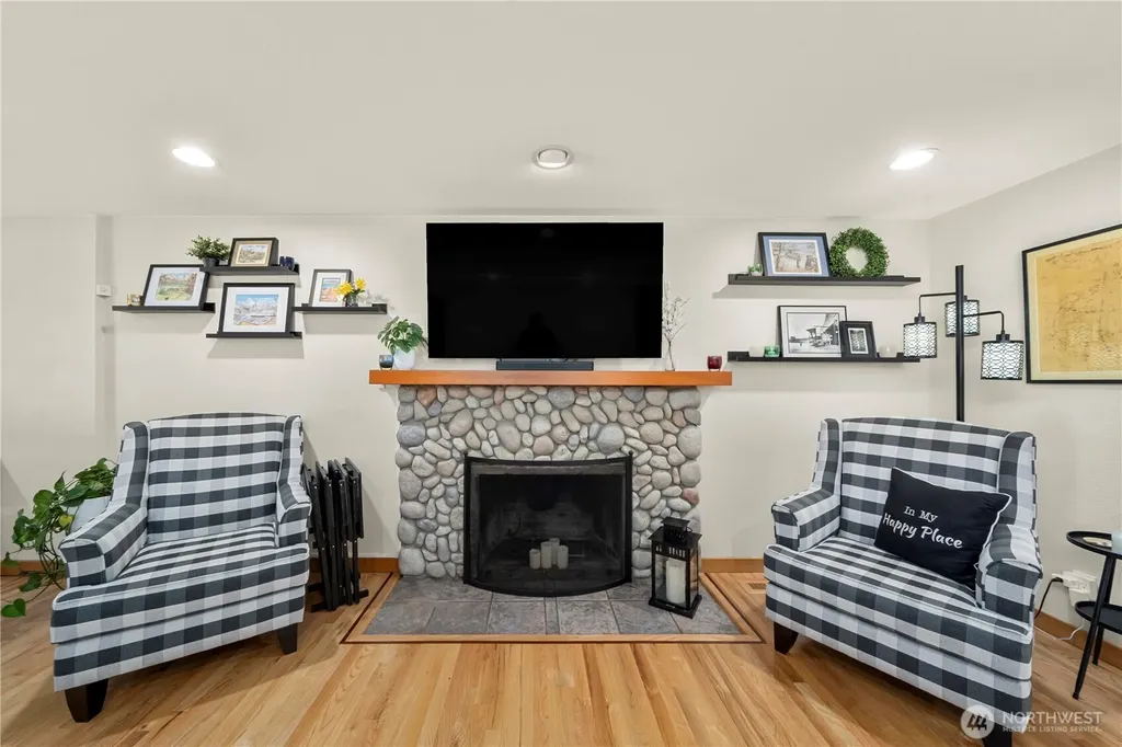 3605 Lakeridge Drive E Lake Tapps WA 98391