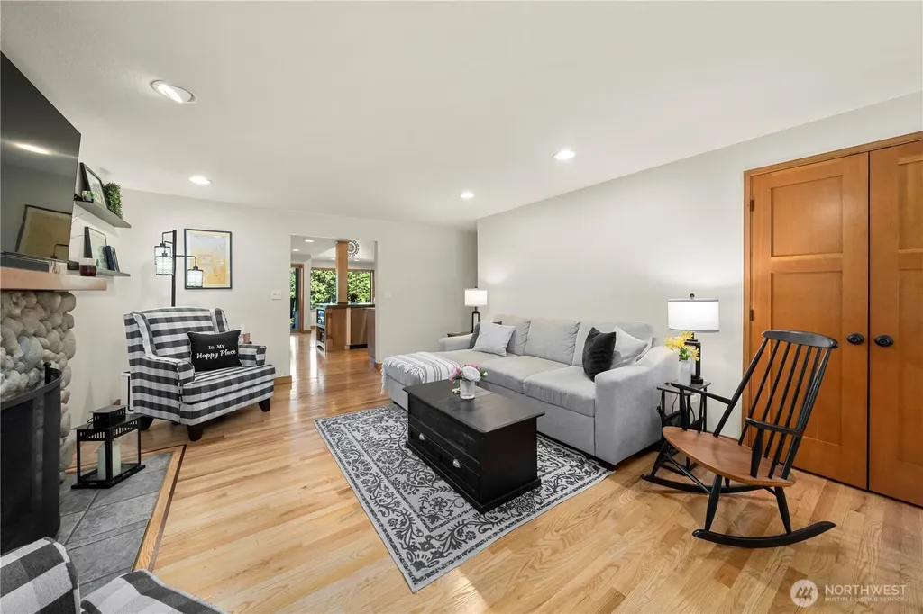 3605 Lakeridge Drive E Lake Tapps WA 98391