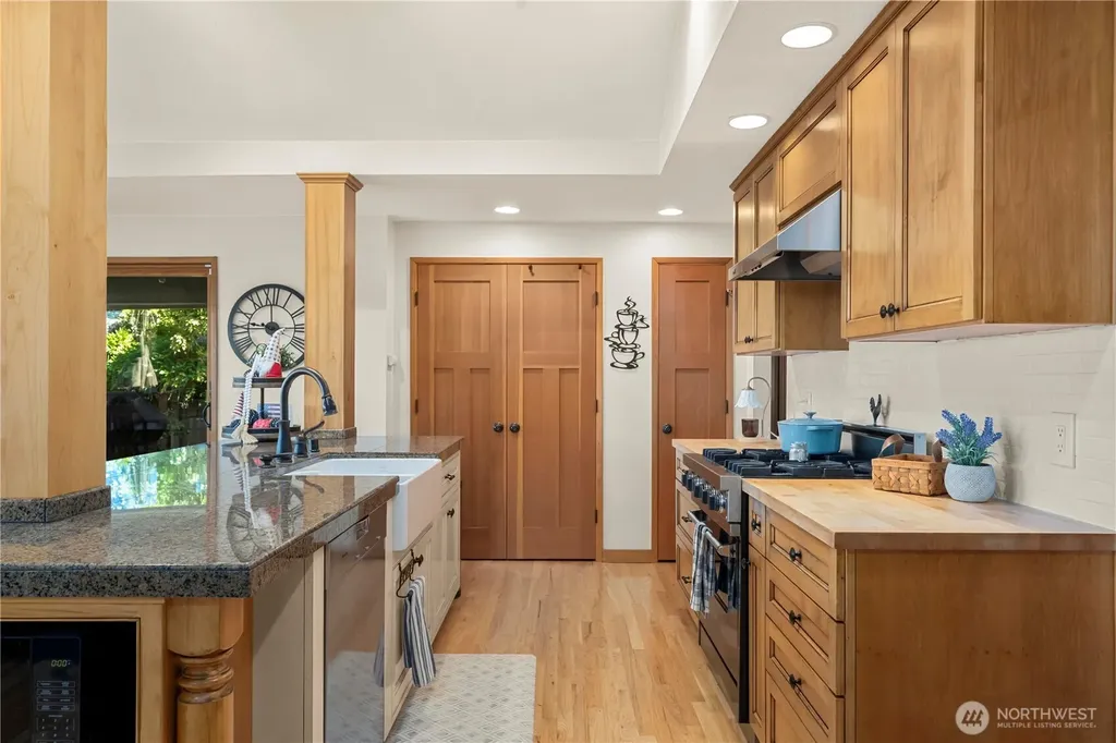 3605 Lakeridge Drive E Lake Tapps WA 98391