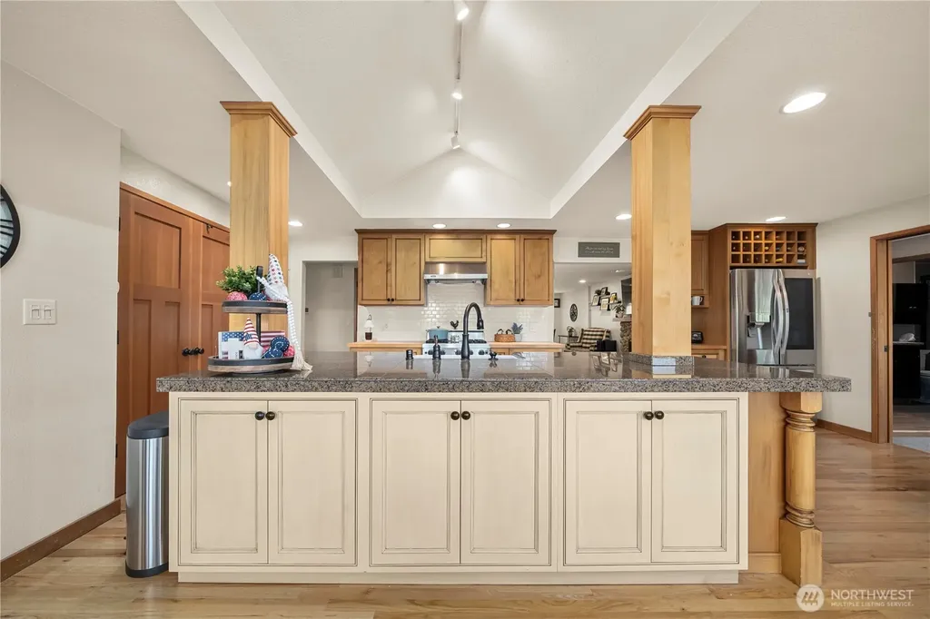 3605 Lakeridge Drive E Lake Tapps WA 98391