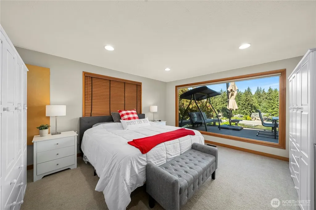 3605 Lakeridge Drive E Lake Tapps WA 98391