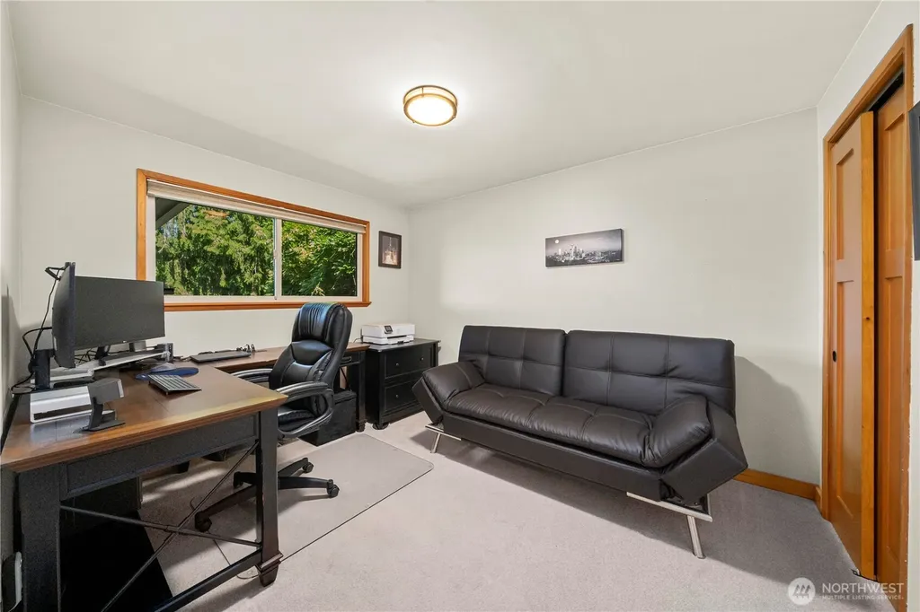 3605 Lakeridge Drive E Lake Tapps WA 98391
