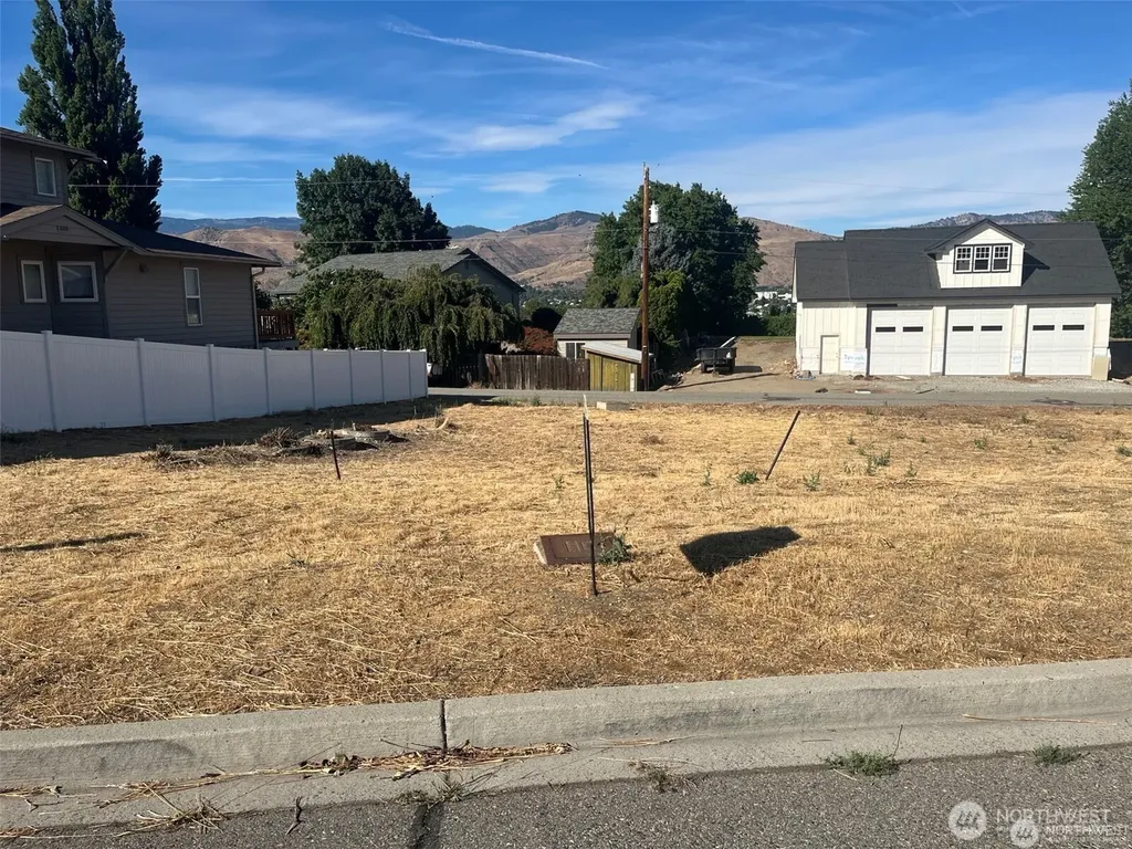 1076 Corum Circle East Wenatchee WA 98802