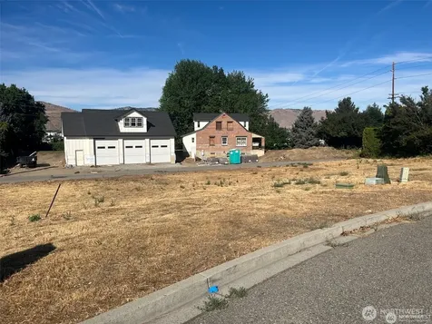 1076 Corum Circle East Wenatchee WA 98802