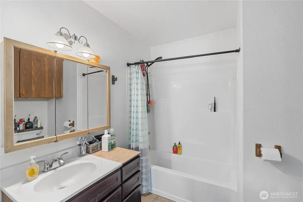 1904 North River Road Cosmopolis WA 98537