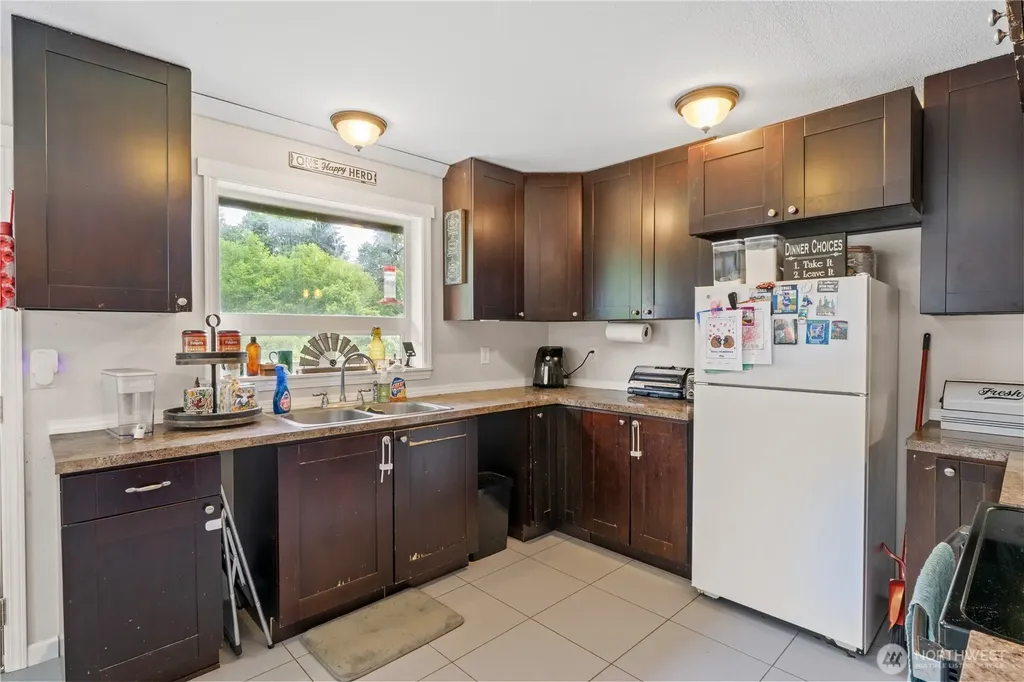 1904 North River Road Cosmopolis WA 98537