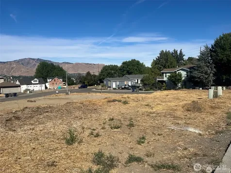 1066 Corum Circle East Wenatchee WA 98802