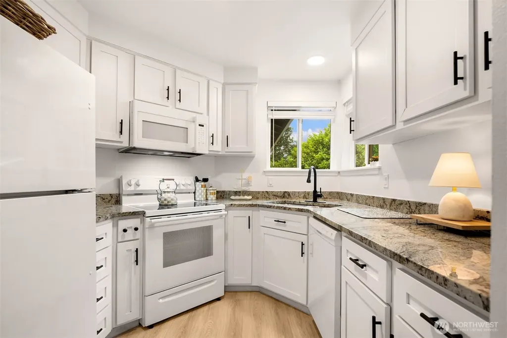 18913 136th Avenue NE Woodinville WA 98072