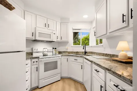 18913 136th Avenue NE Woodinville WA 98072