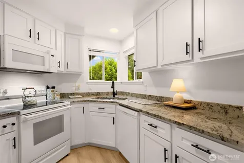 18913 136th Avenue NE Woodinville WA 98072