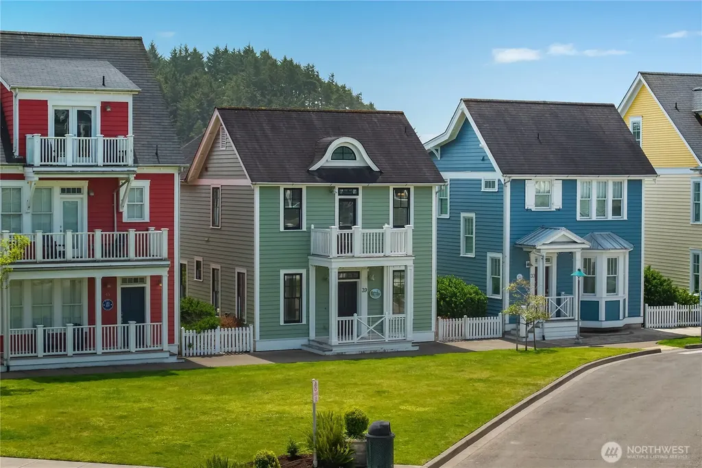 39 Madison Lane Pacific Beach WA 98571