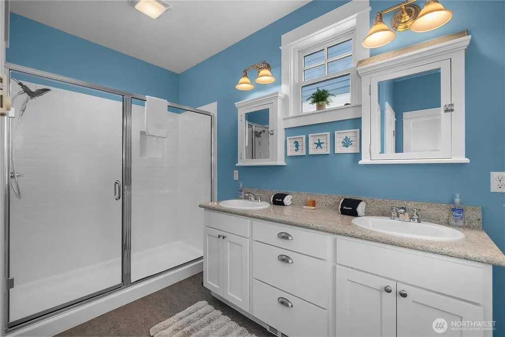 39 Madison Lane Pacific Beach WA 98571
