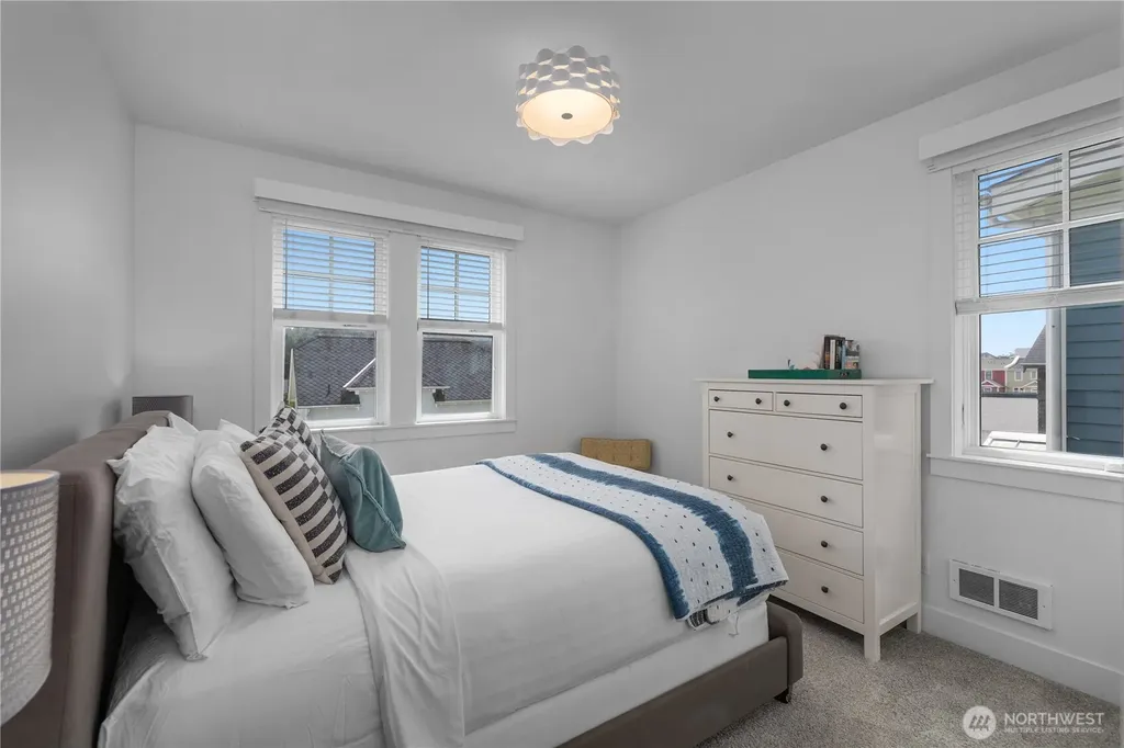 39 Madison Lane Pacific Beach WA 98571