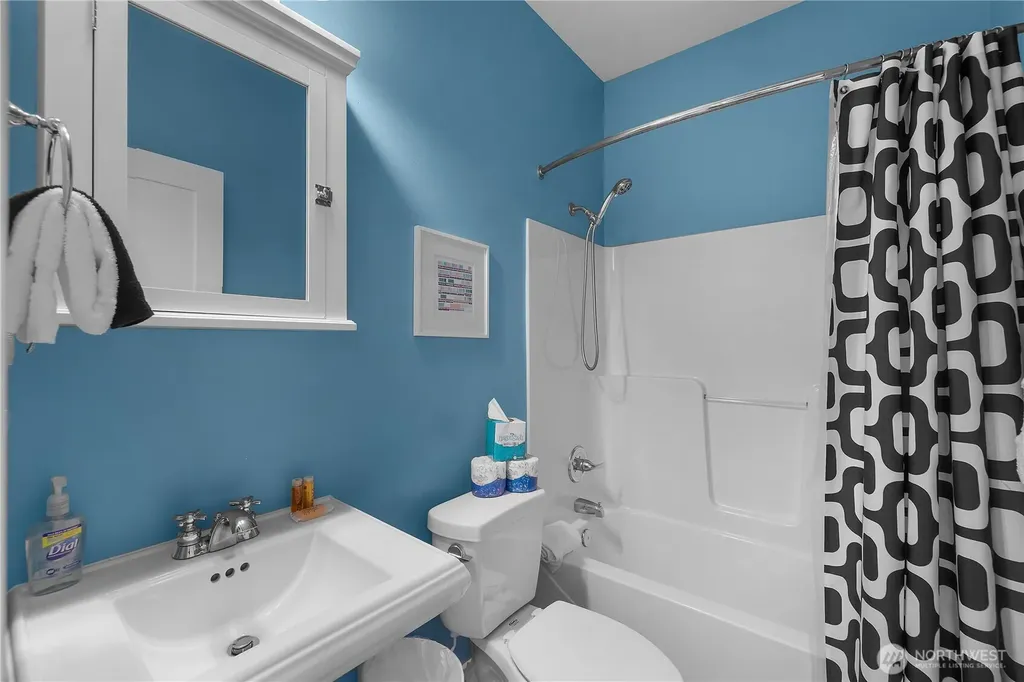 39 Madison Lane Pacific Beach WA 98571