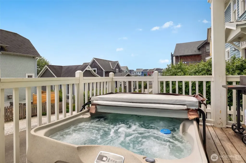 39 Madison Lane Pacific Beach WA 98571