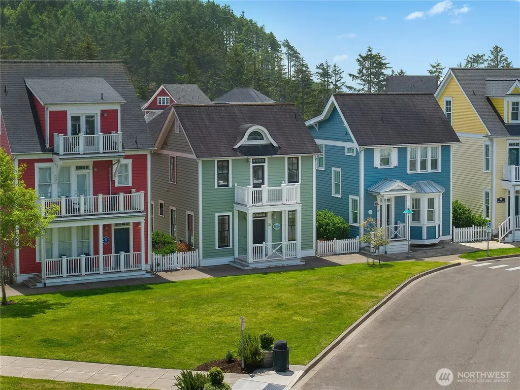 39 Madison Lane Pacific Beach WA 98571